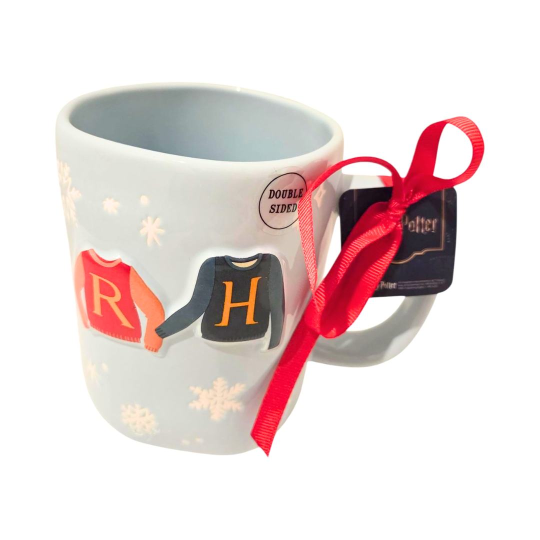 Rae Dunn x Harry Potter – Taza Navideña Sweater Harry y Ron