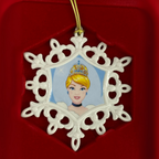 Adorno Navideño de Porcelana Cenicienta Copo de Nieve — Disney Showcase, Lenox